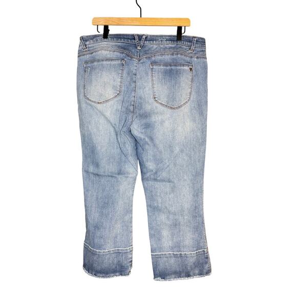 Wit & Wisdom Women's sz 18 Plus Size 'Ab'Solution Fray Hem Kick Flare Jeans - Picture 3 of 10